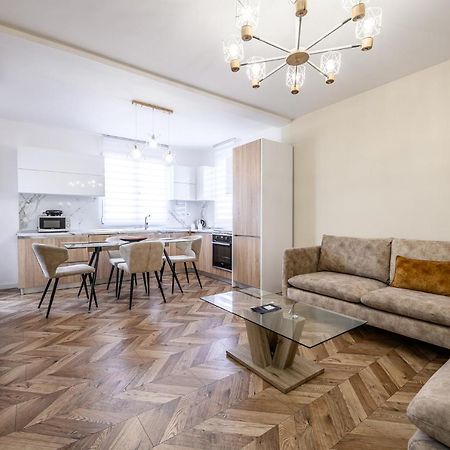 Miku Apartments-Luxury City View At Wilson Square Tirana Kültér fotó