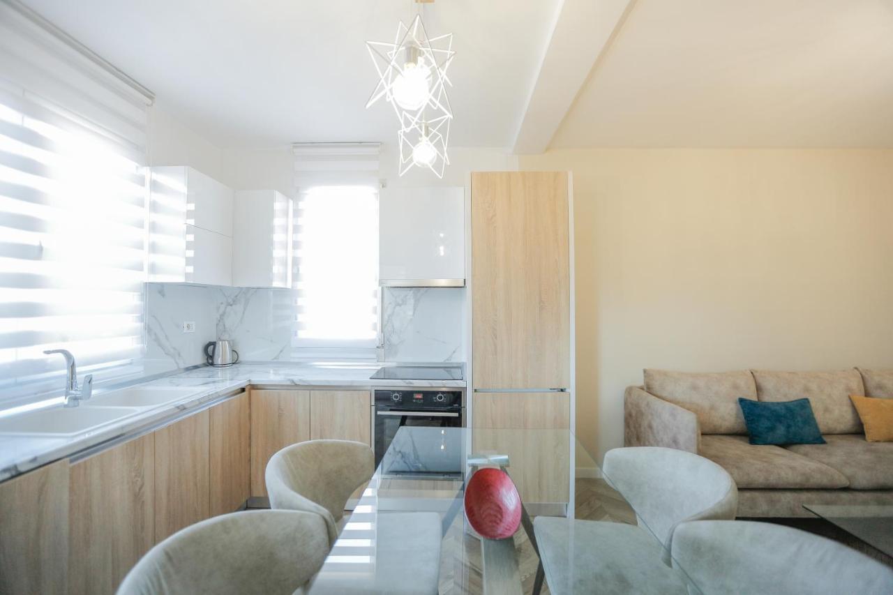 Miku Apartments-Luxury City View At Wilson Square Tirana Kültér fotó