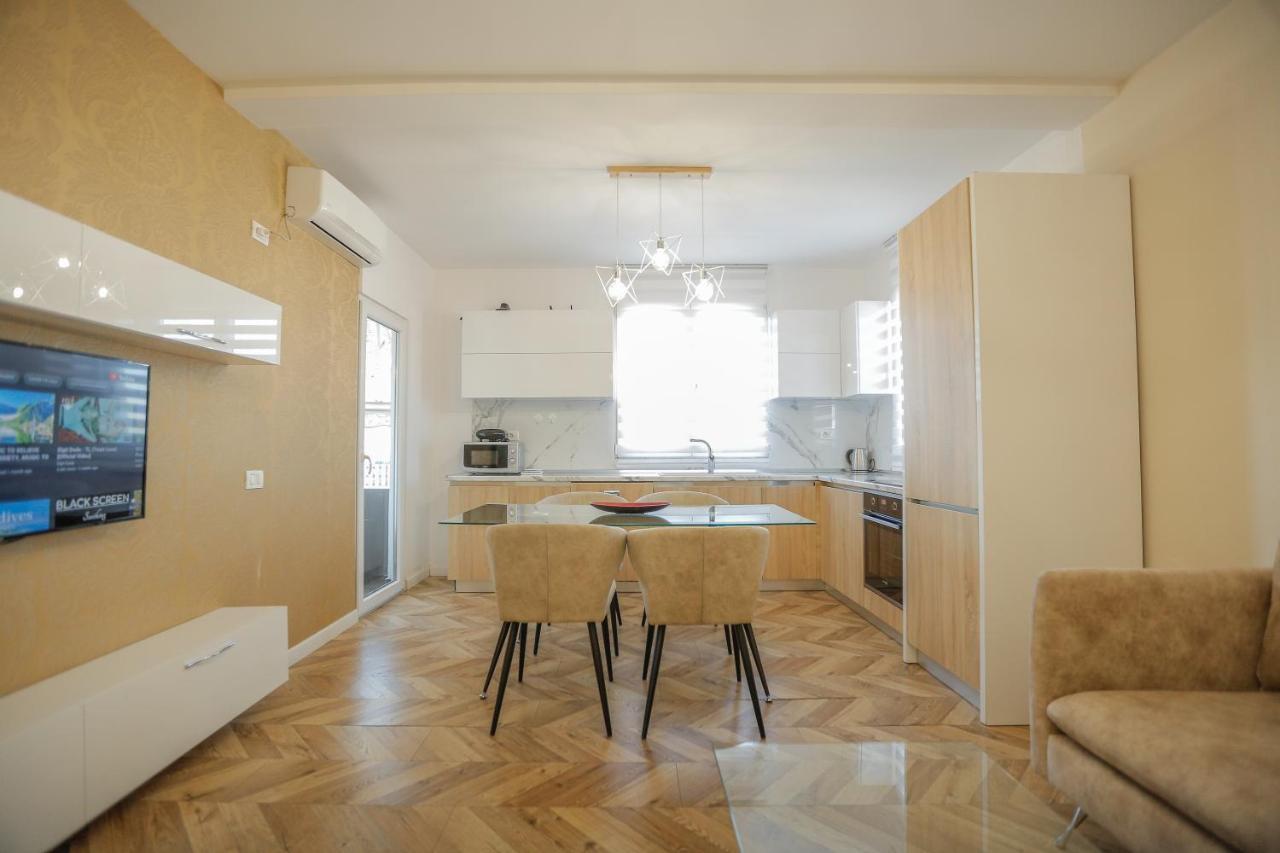 Miku Apartments-Luxury City View At Wilson Square Tirana Kültér fotó