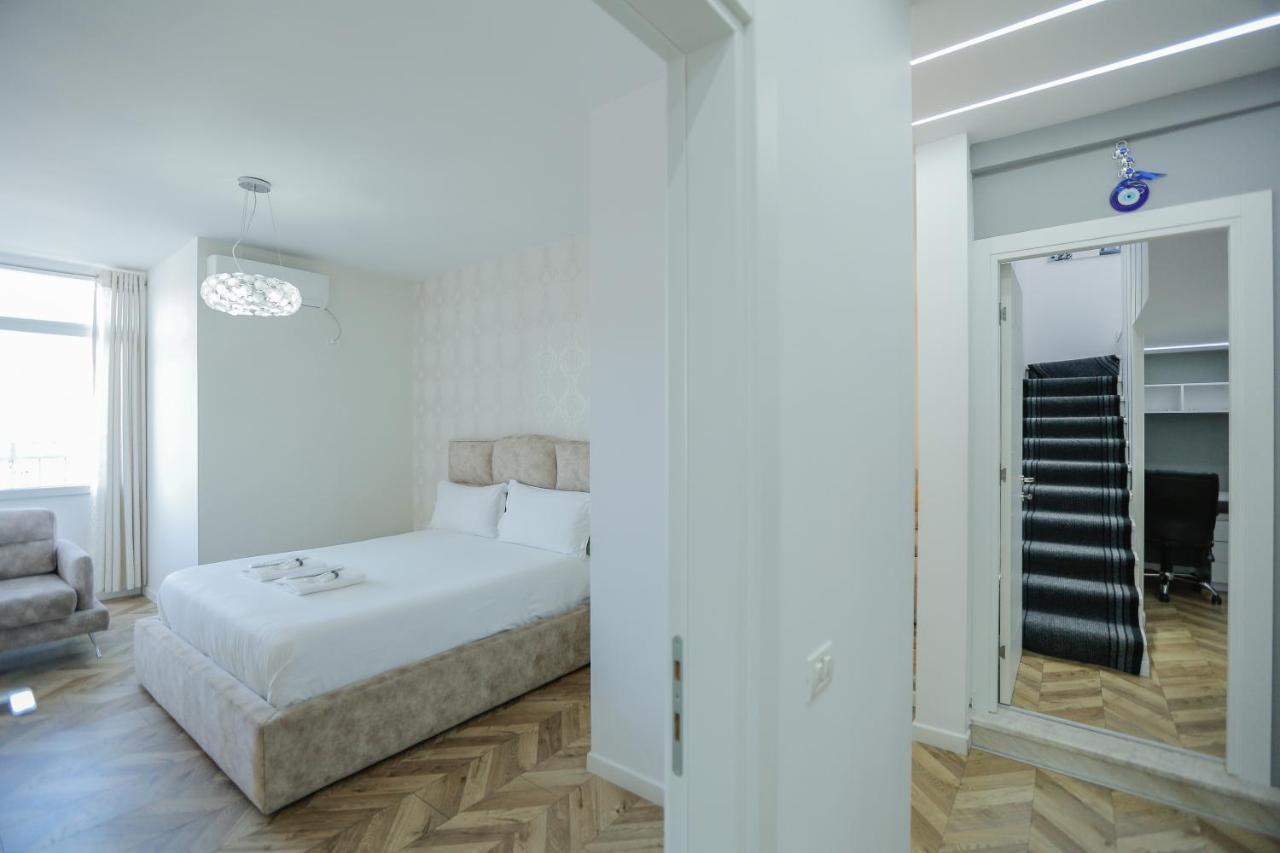 Miku Apartments-Luxury City View At Wilson Square Tirana Kültér fotó