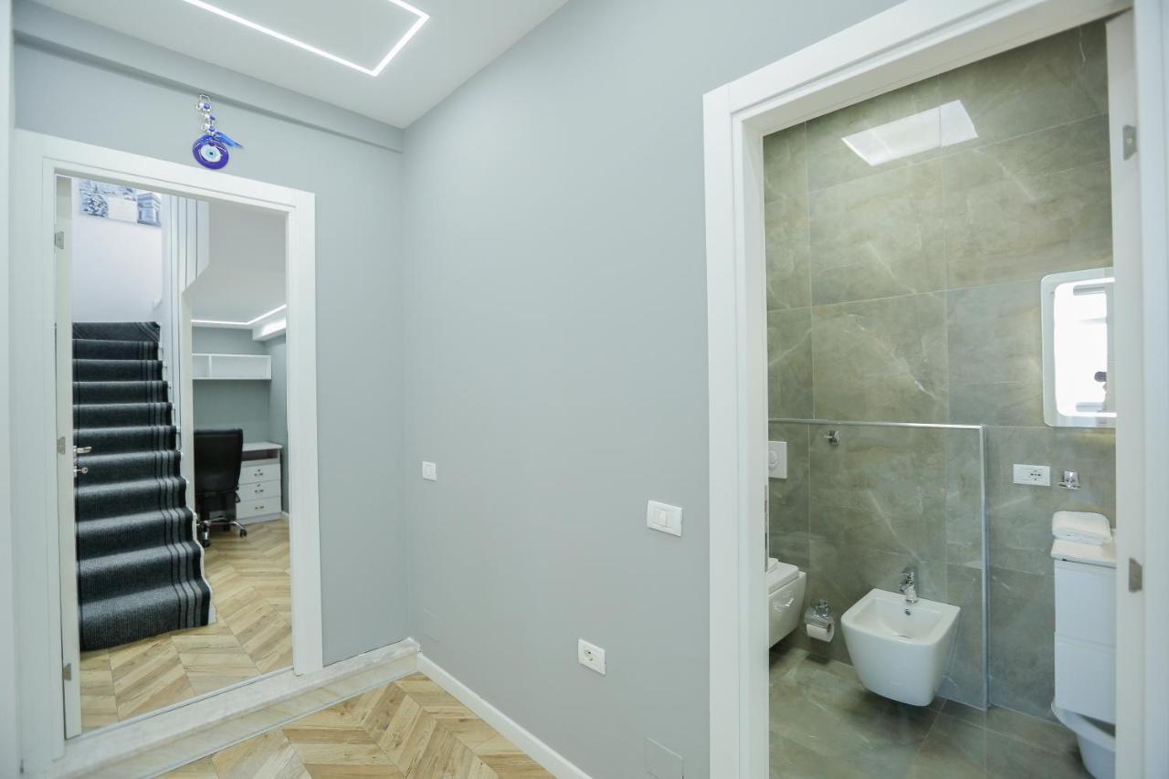 Miku Apartments-Luxury City View At Wilson Square Tirana Kültér fotó