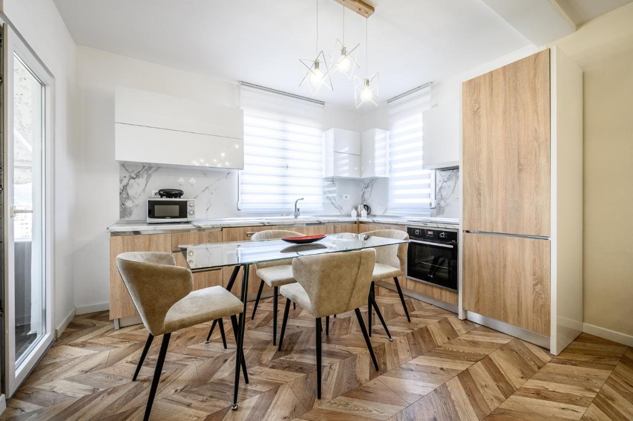Miku Apartments-Luxury City View At Wilson Square Tirana Kültér fotó