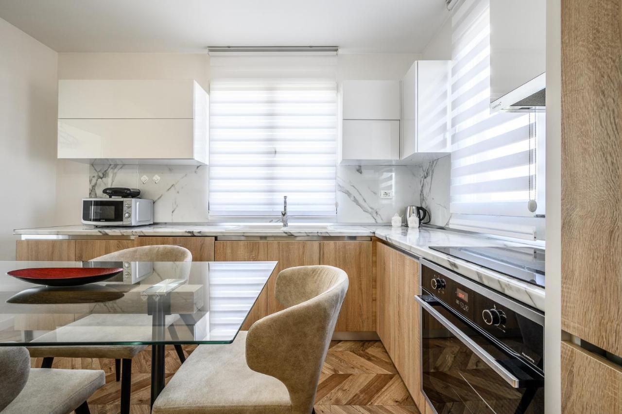 Miku Apartments-Luxury City View At Wilson Square Tirana Kültér fotó