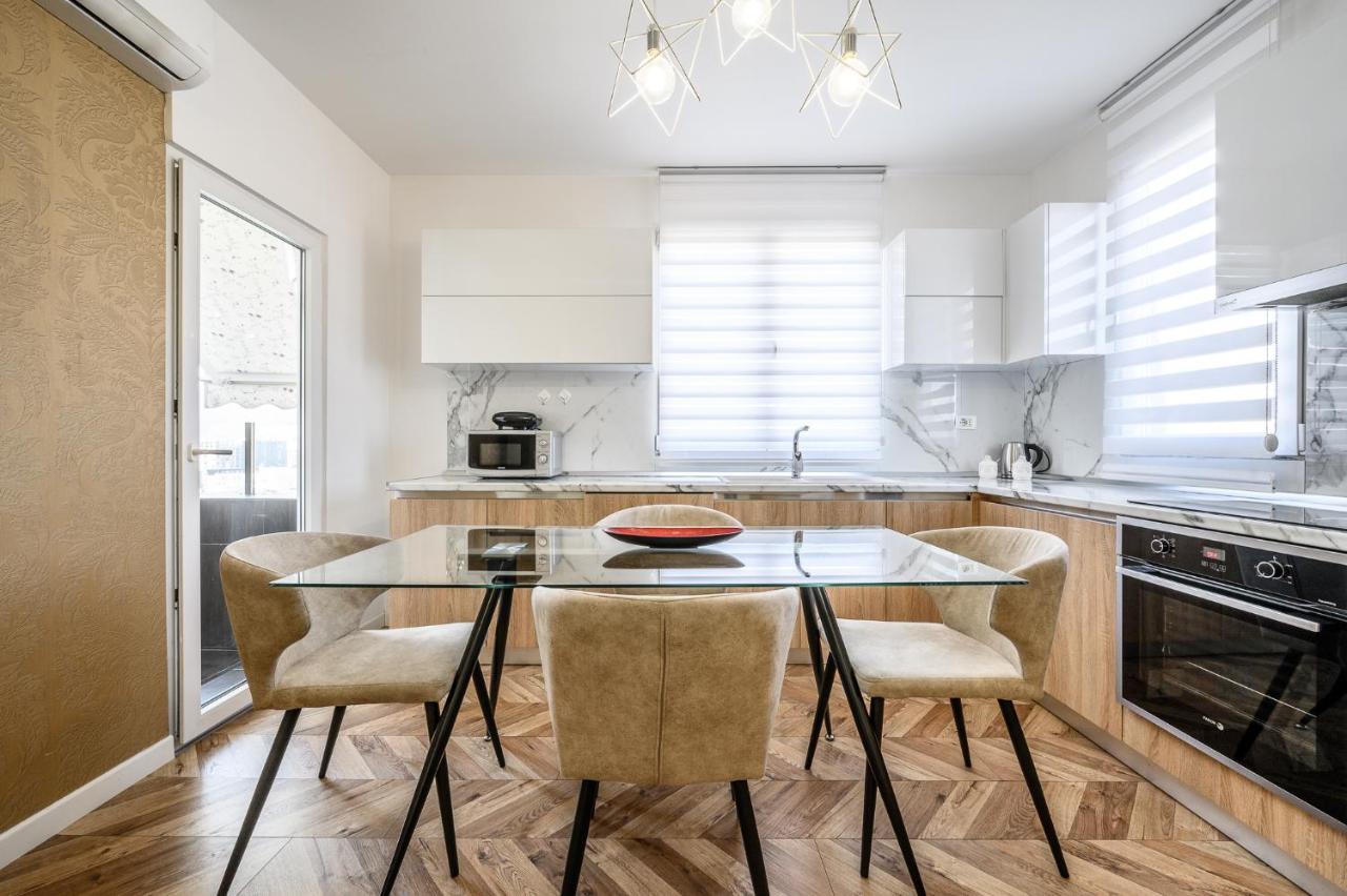 Miku Apartments-Luxury City View At Wilson Square Tirana Kültér fotó