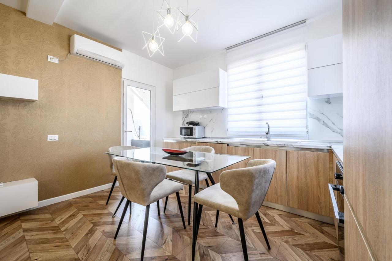 Miku Apartments-Luxury City View At Wilson Square Tirana Kültér fotó