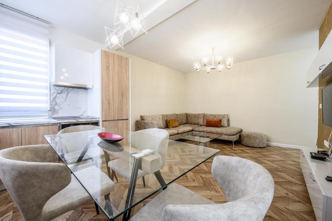 Miku Apartments-Luxury City View At Wilson Square Tirana Kültér fotó