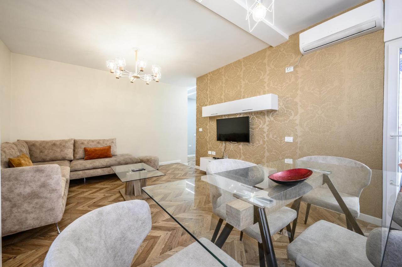Miku Apartments-Luxury City View At Wilson Square Tirana Kültér fotó