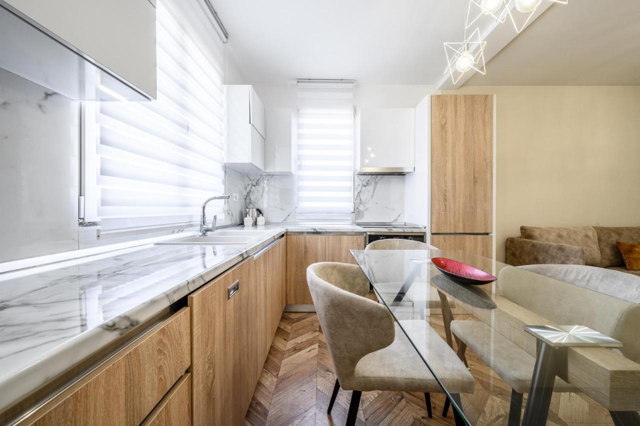 Miku Apartments-Luxury City View At Wilson Square Tirana Kültér fotó