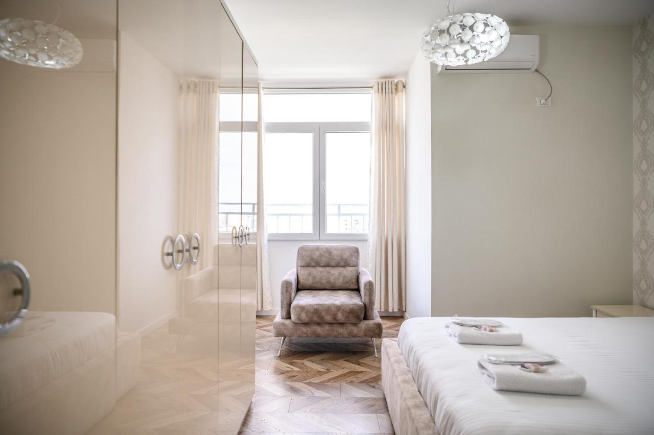 Miku Apartments-Luxury City View At Wilson Square Tirana Kültér fotó