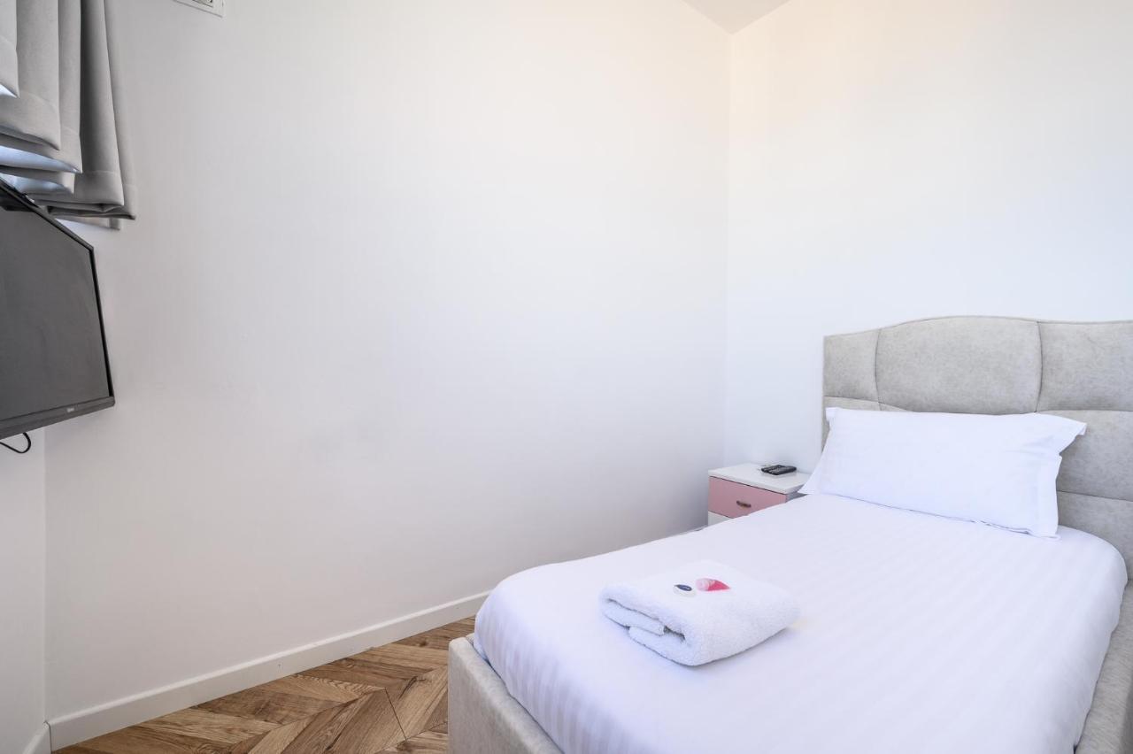 Miku Apartments-Luxury City View At Wilson Square Tirana Kültér fotó