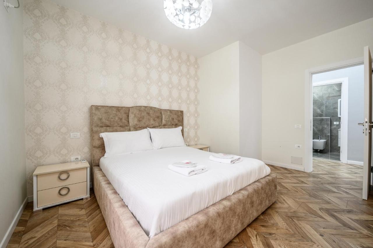 Miku Apartments-Luxury City View At Wilson Square Tirana Kültér fotó