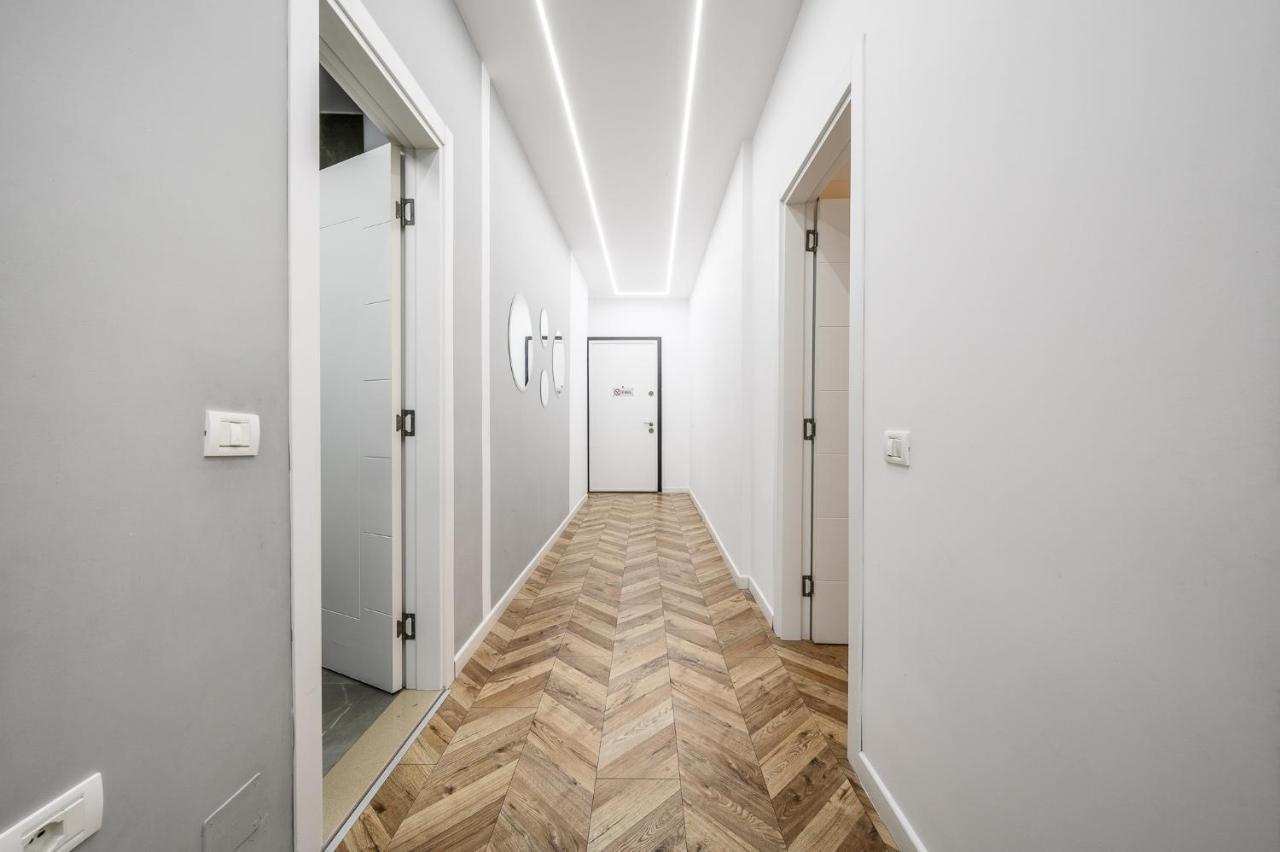 Miku Apartments-Luxury City View At Wilson Square Tirana Kültér fotó