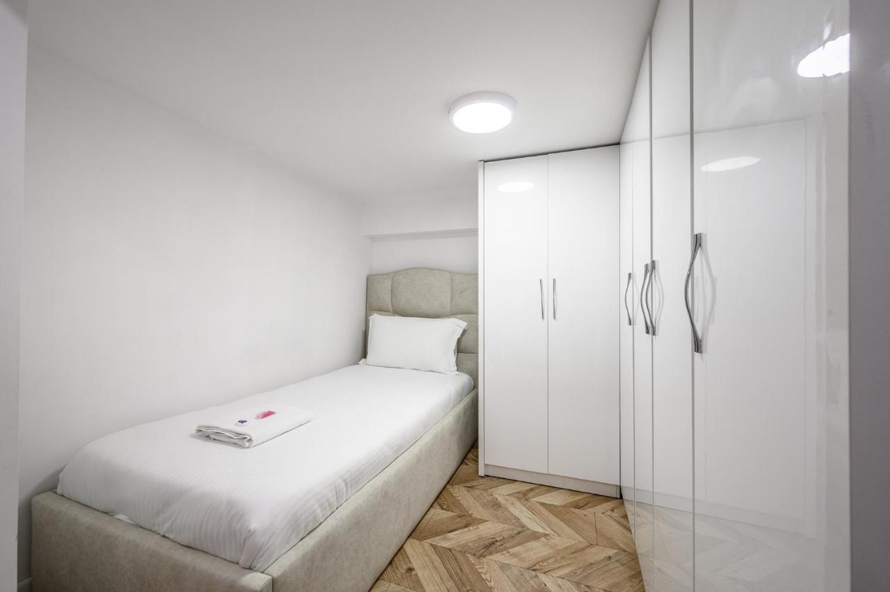 Miku Apartments-Luxury City View At Wilson Square Tirana Kültér fotó