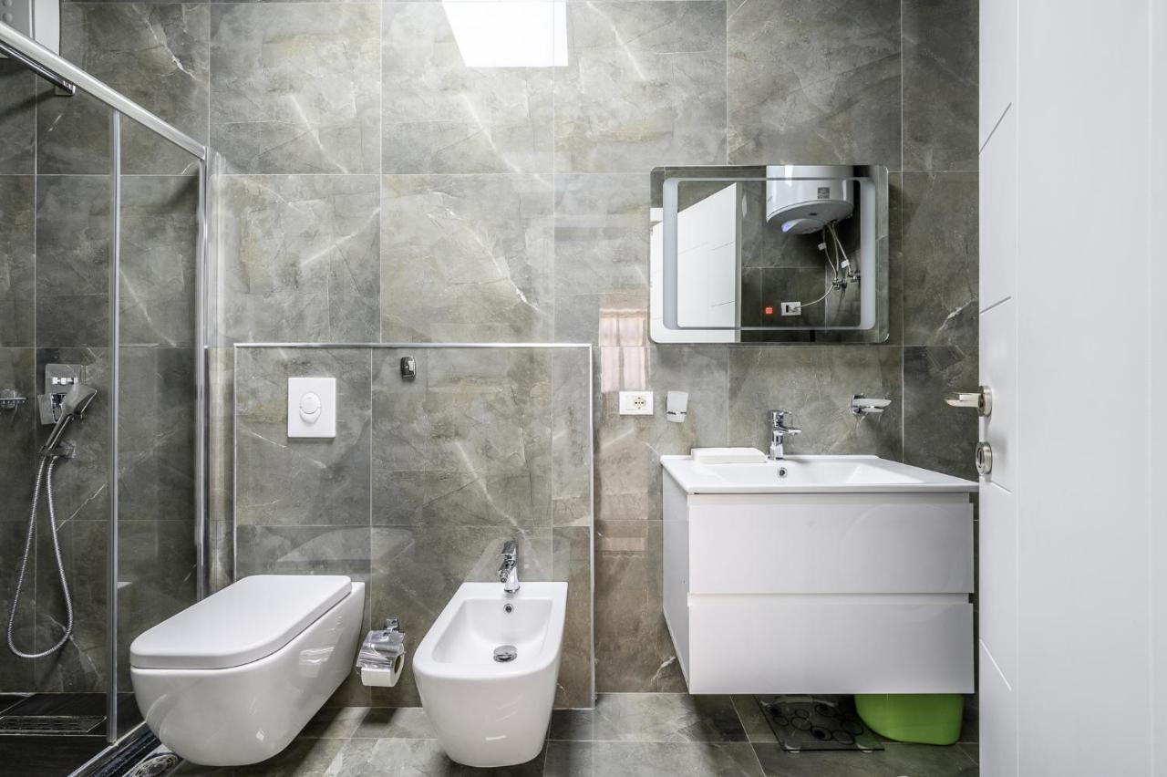 Miku Apartments-Luxury City View At Wilson Square Tirana Kültér fotó