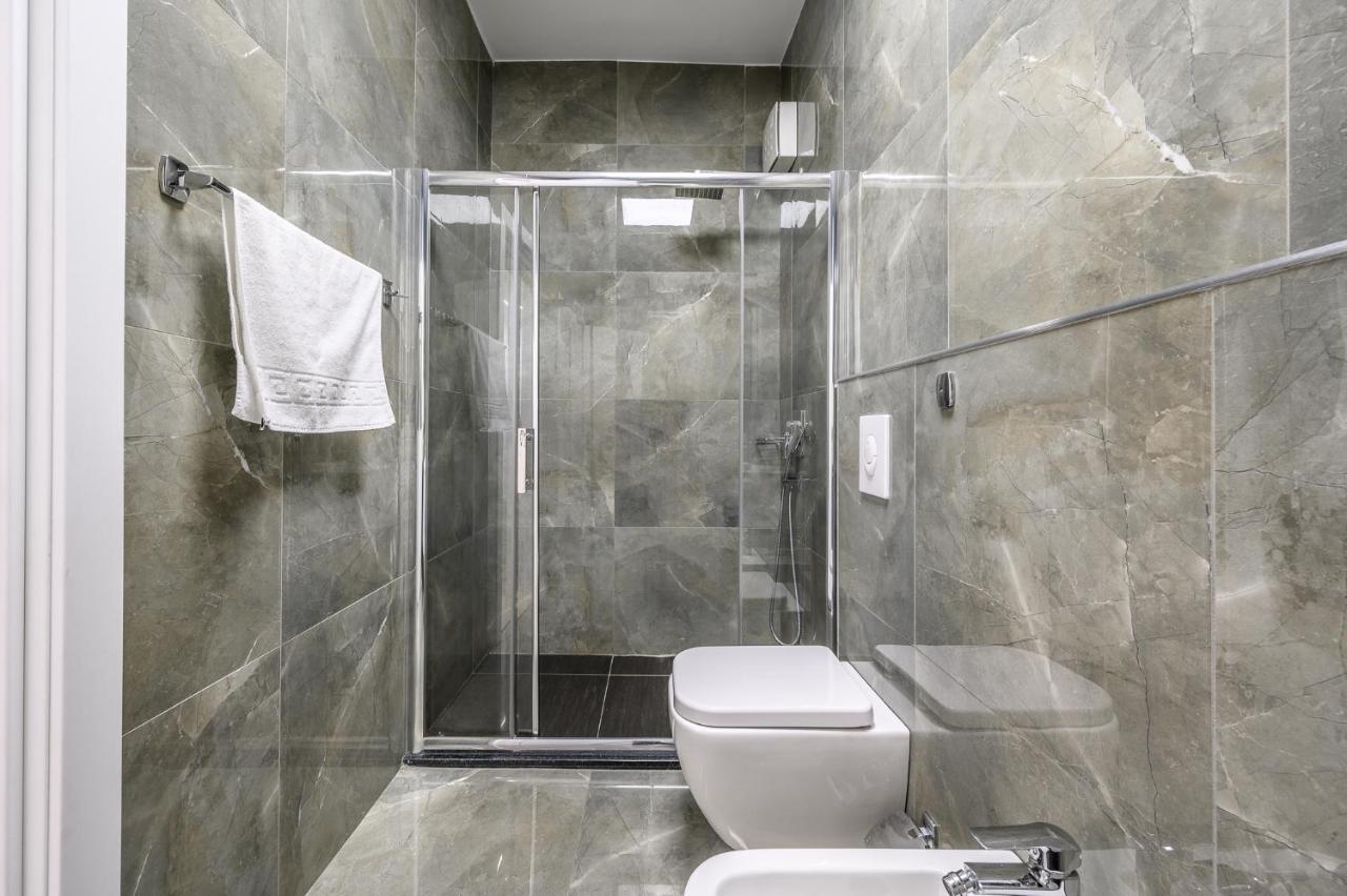 Miku Apartments-Luxury City View At Wilson Square Tirana Kültér fotó