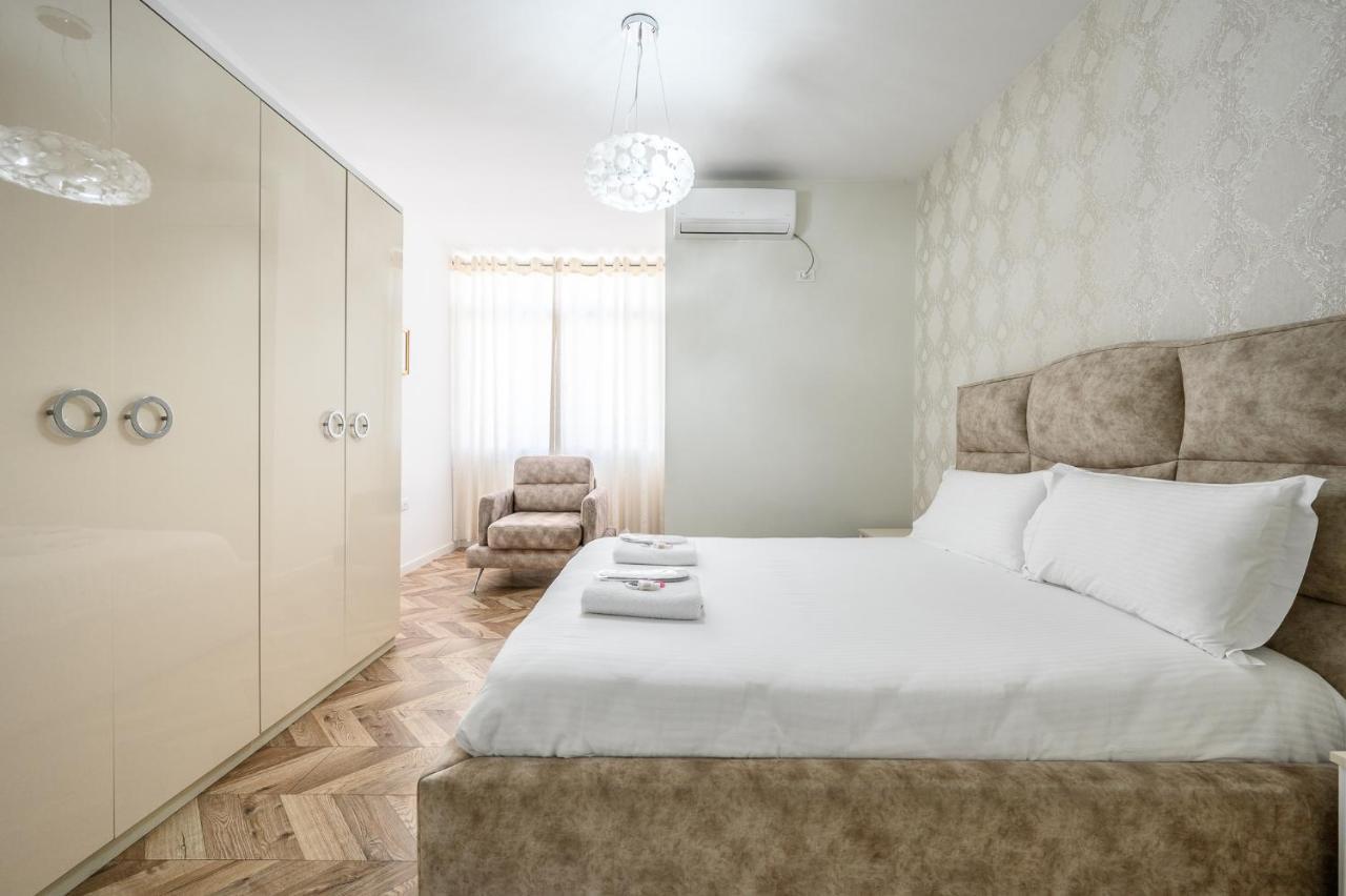 Miku Apartments-Luxury City View At Wilson Square Tirana Kültér fotó