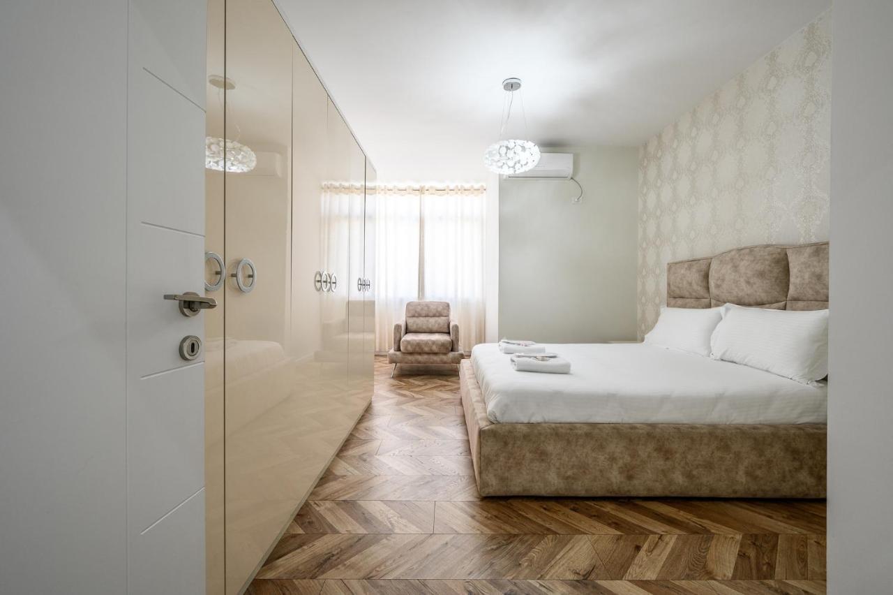 Miku Apartments-Luxury City View At Wilson Square Tirana Kültér fotó