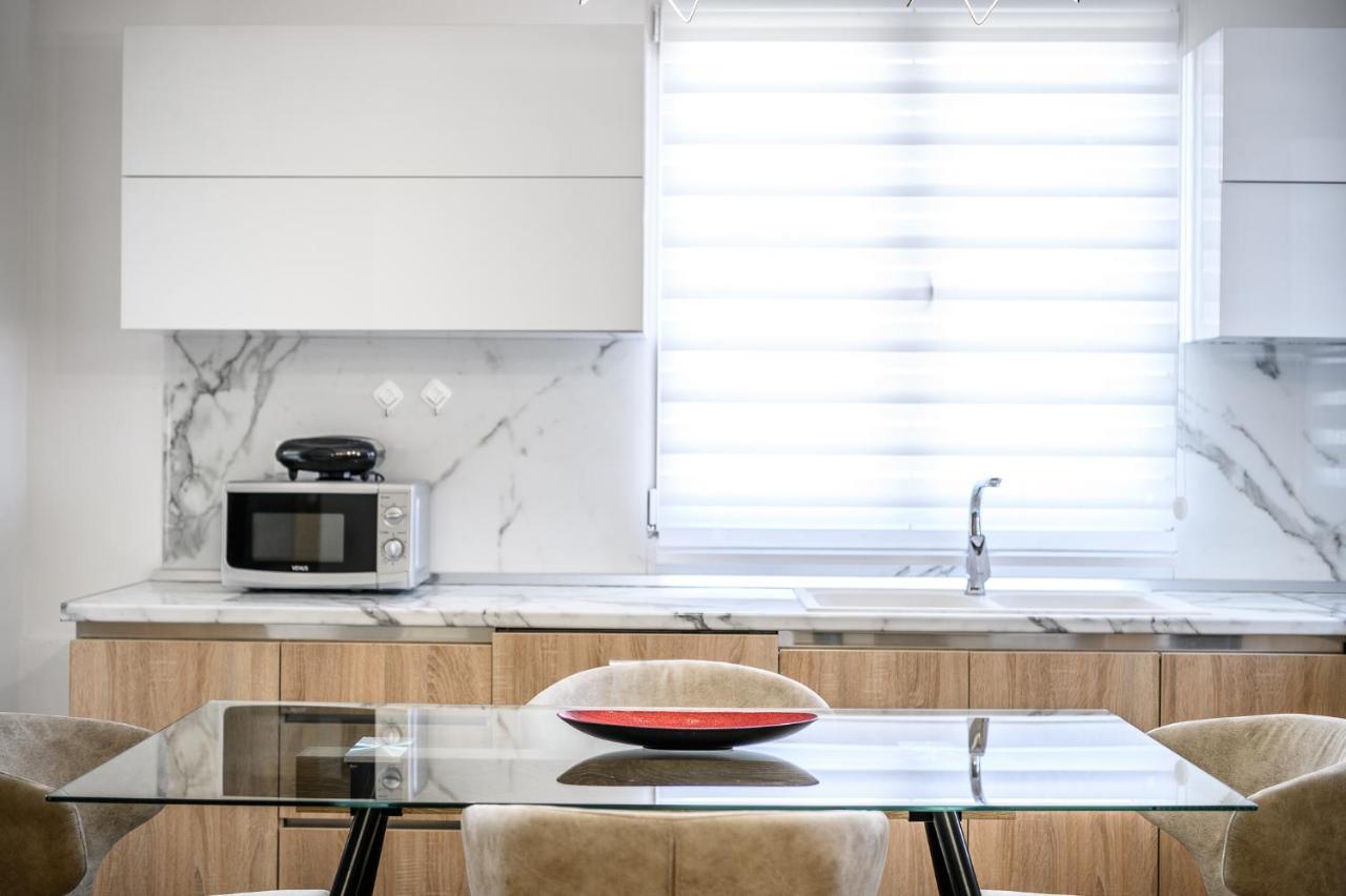 Miku Apartments-Luxury City View At Wilson Square Tirana Kültér fotó