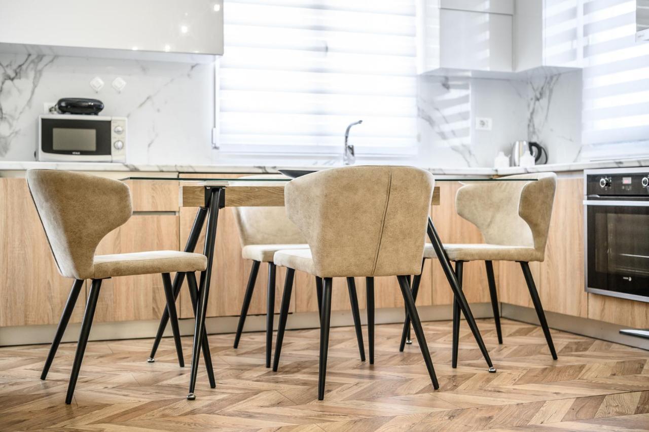 Miku Apartments-Luxury City View At Wilson Square Tirana Kültér fotó