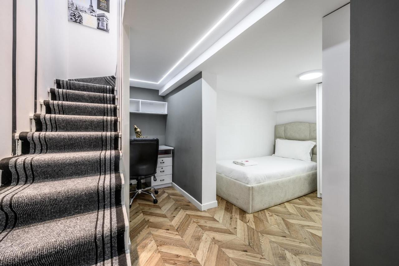 Miku Apartments-Luxury City View At Wilson Square Tirana Kültér fotó