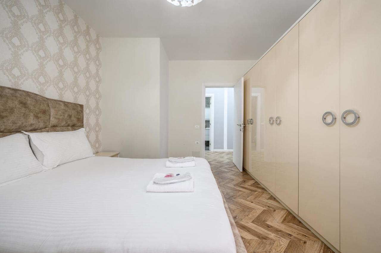 Miku Apartments-Luxury City View At Wilson Square Tirana Kültér fotó